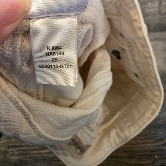 Madewell Curvy Perfect Mid length Jean short white cut off size 28 - Picture 8 of 8